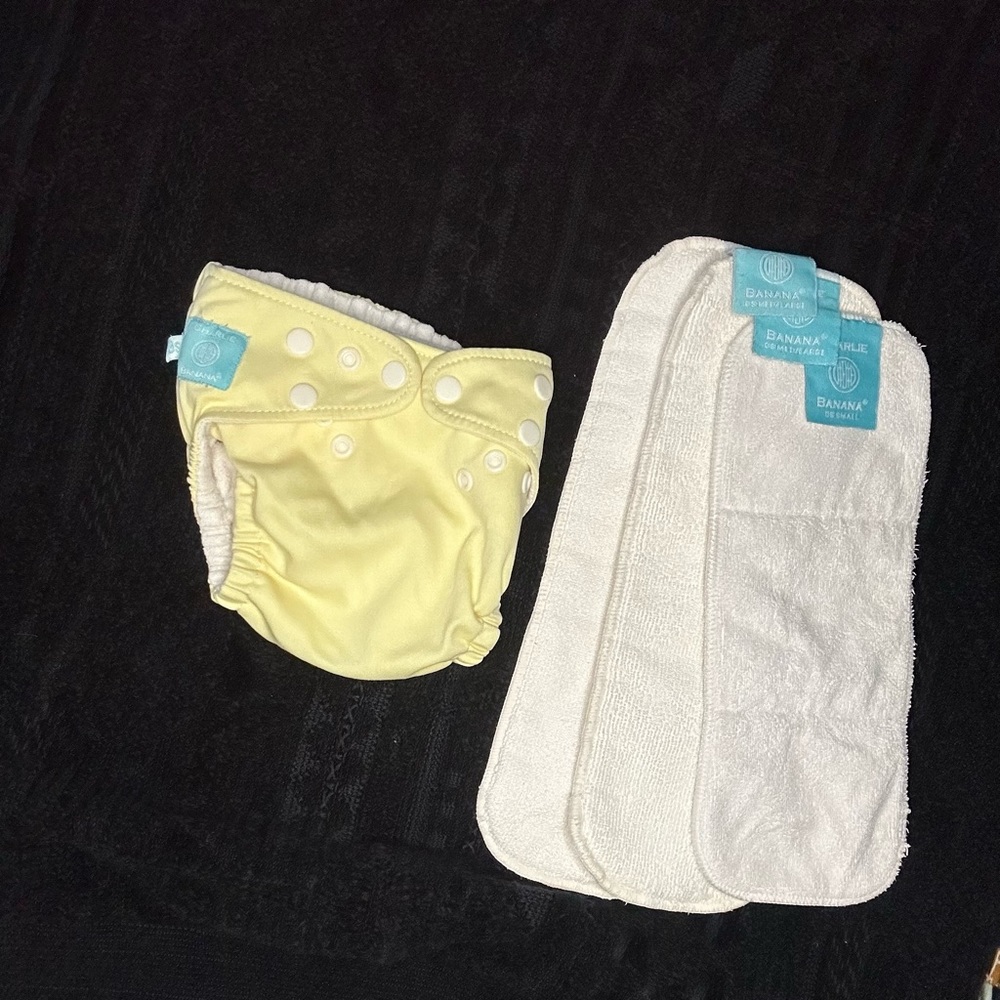 CHARLIE BANANA One-Size Diaper + 3 fleece liners. 0-36 months. Yellow solid.